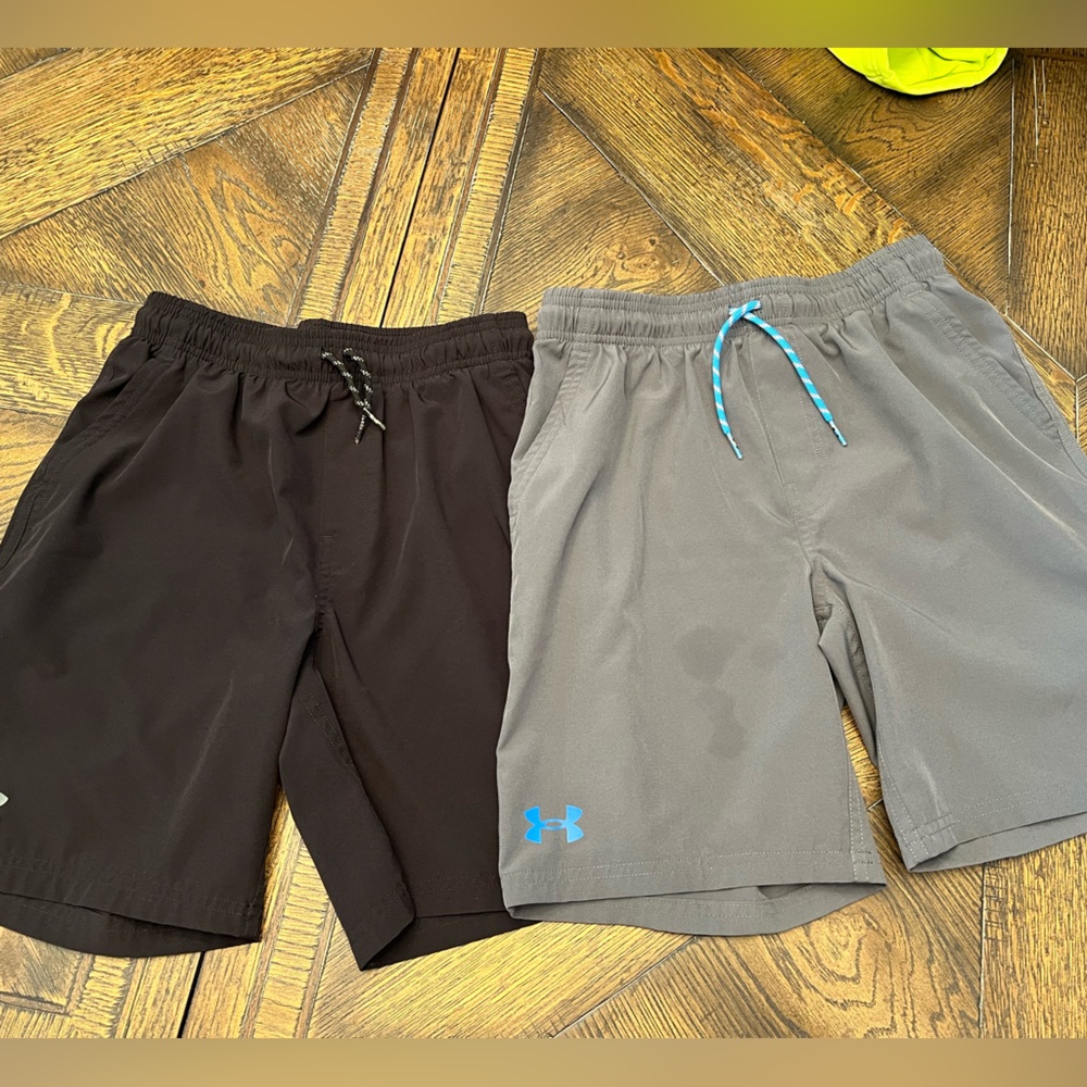 Boys Under Armour Shorts Youth Large Black and Gray Two Pairs